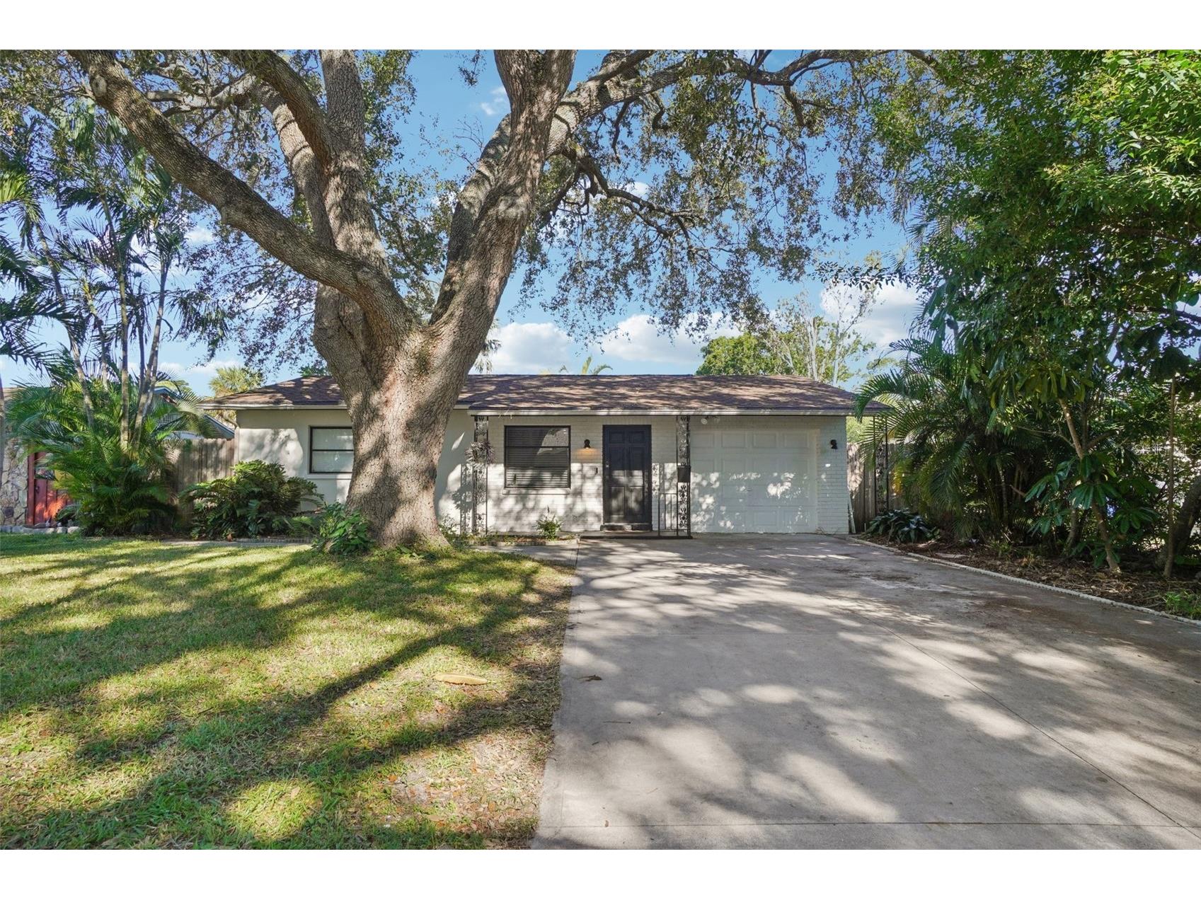 162 SE Lincoln Circle N Saint Petersburg FL 33703 TB8499667 image1