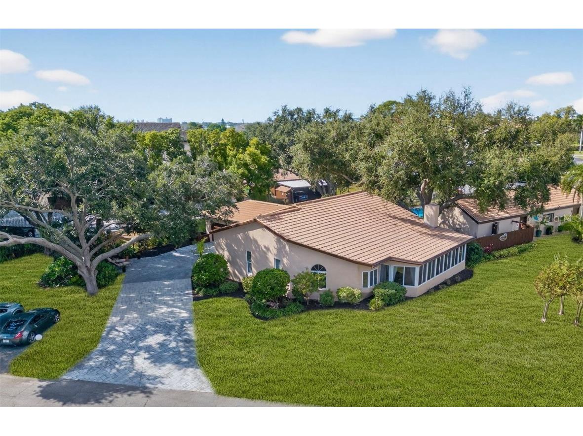 1620 Pelican Creek Crossing Saint Petersburg FL 33707 TB8448253 image1