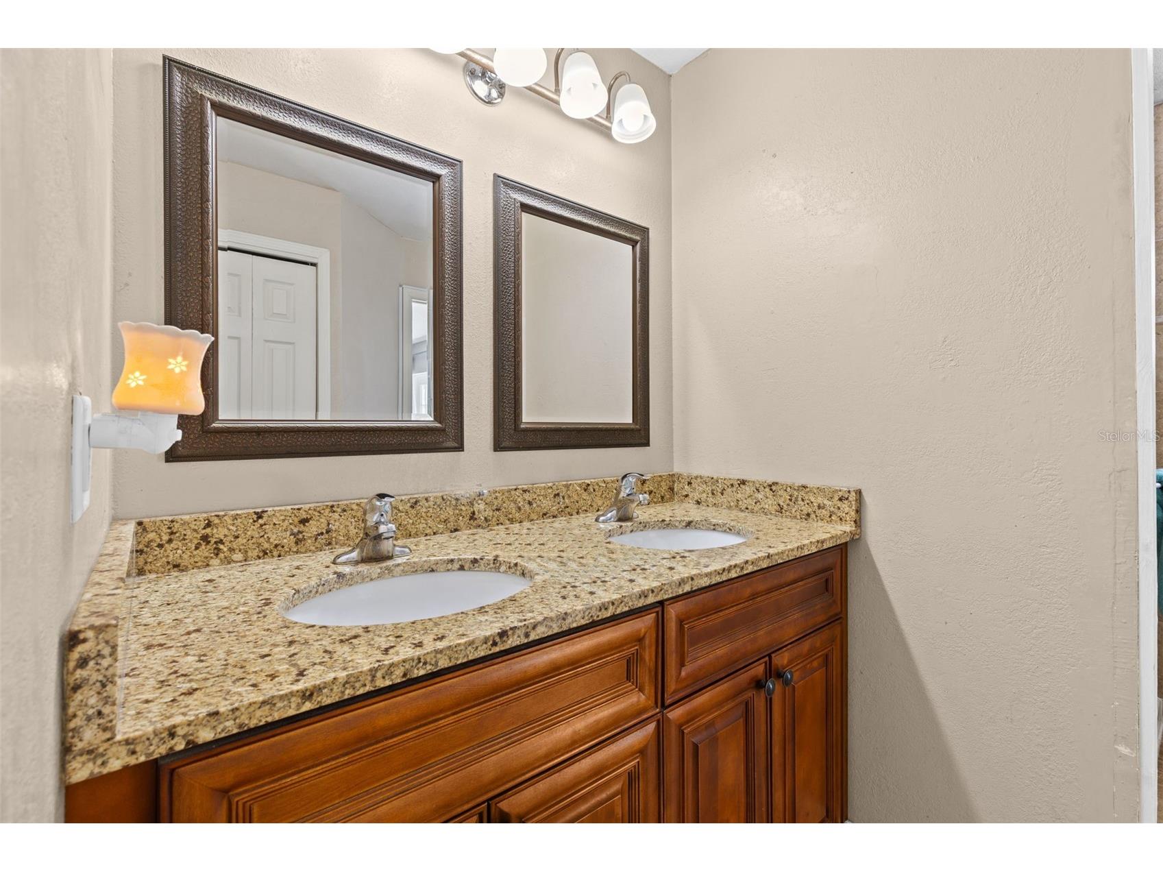 16205 Copperfield Drive Tampa FL 33618 TB8514606 image19
