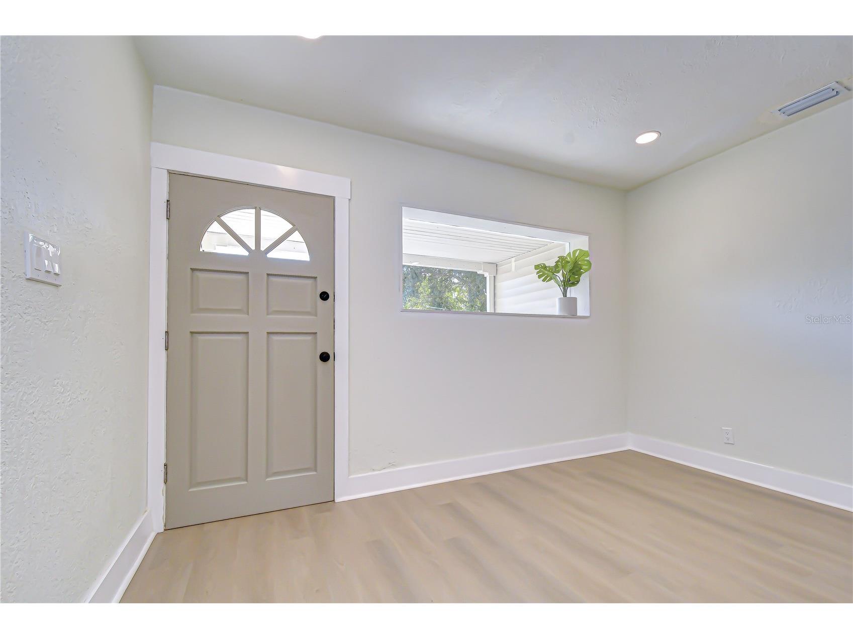 1621 25th Avenue S Saint Petersburg FL 33712 TB8468852 image3