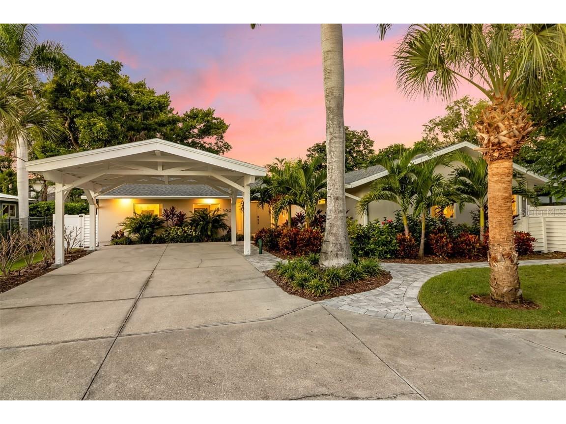 1621 Pine Bay Drive Sarasota FL 34231 A4663412 image1