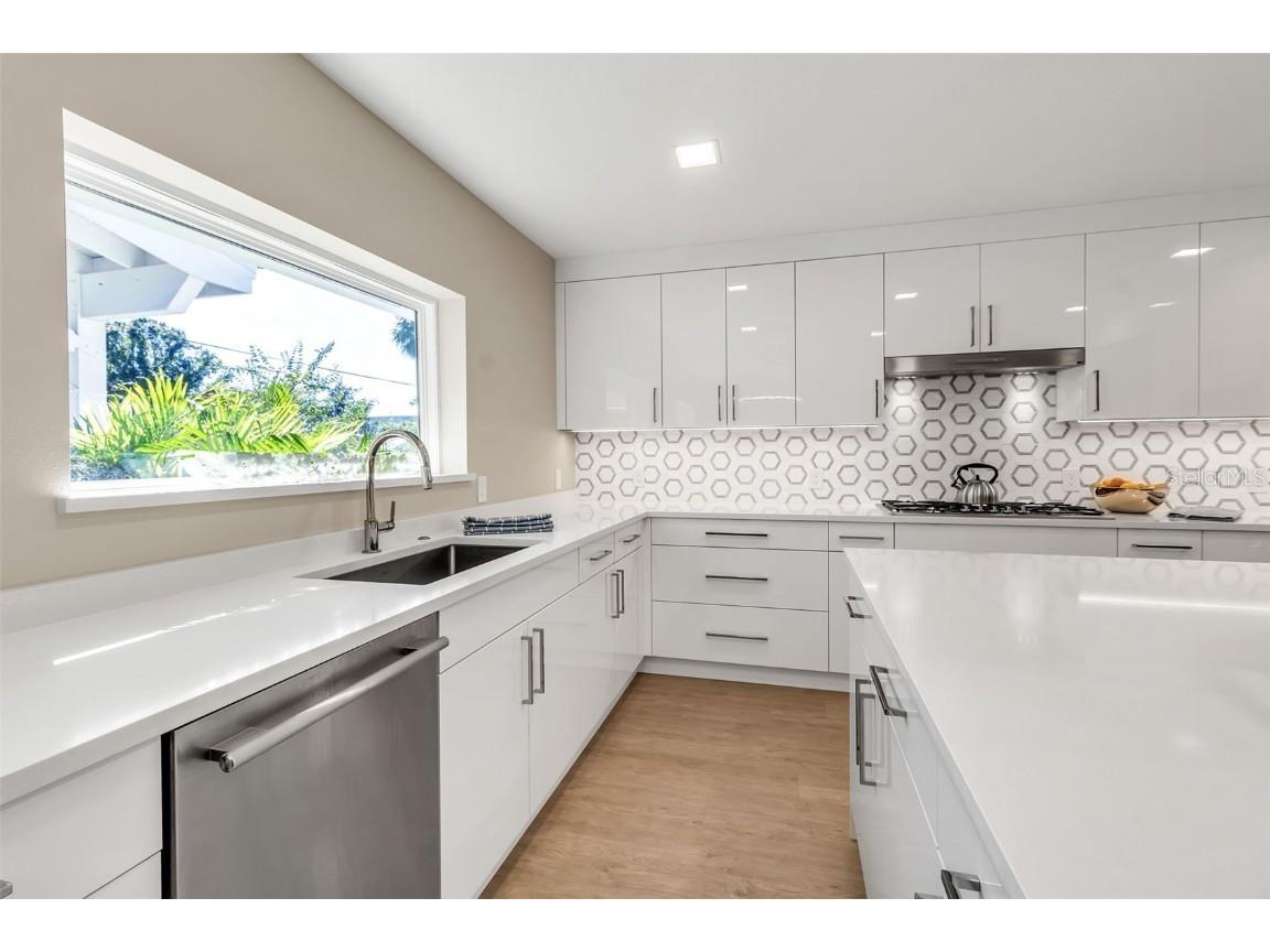 1621 Pine Bay Drive Sarasota FL 34231 A4663412 image14