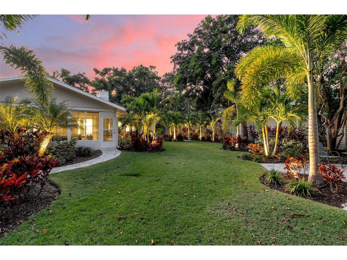 1621 Pine Bay Drive Sarasota FL 34231 A4663412 image2