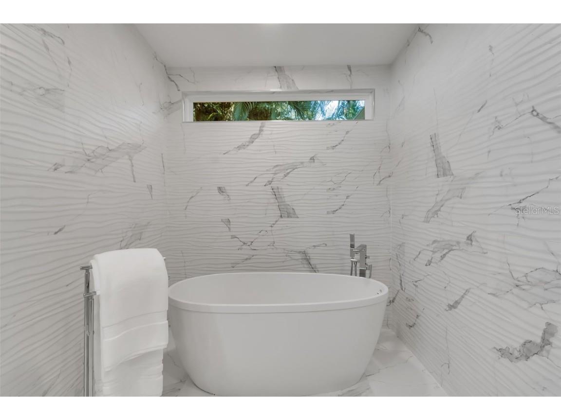 1621 Pine Bay Drive Sarasota FL 34231 A4663412 image34