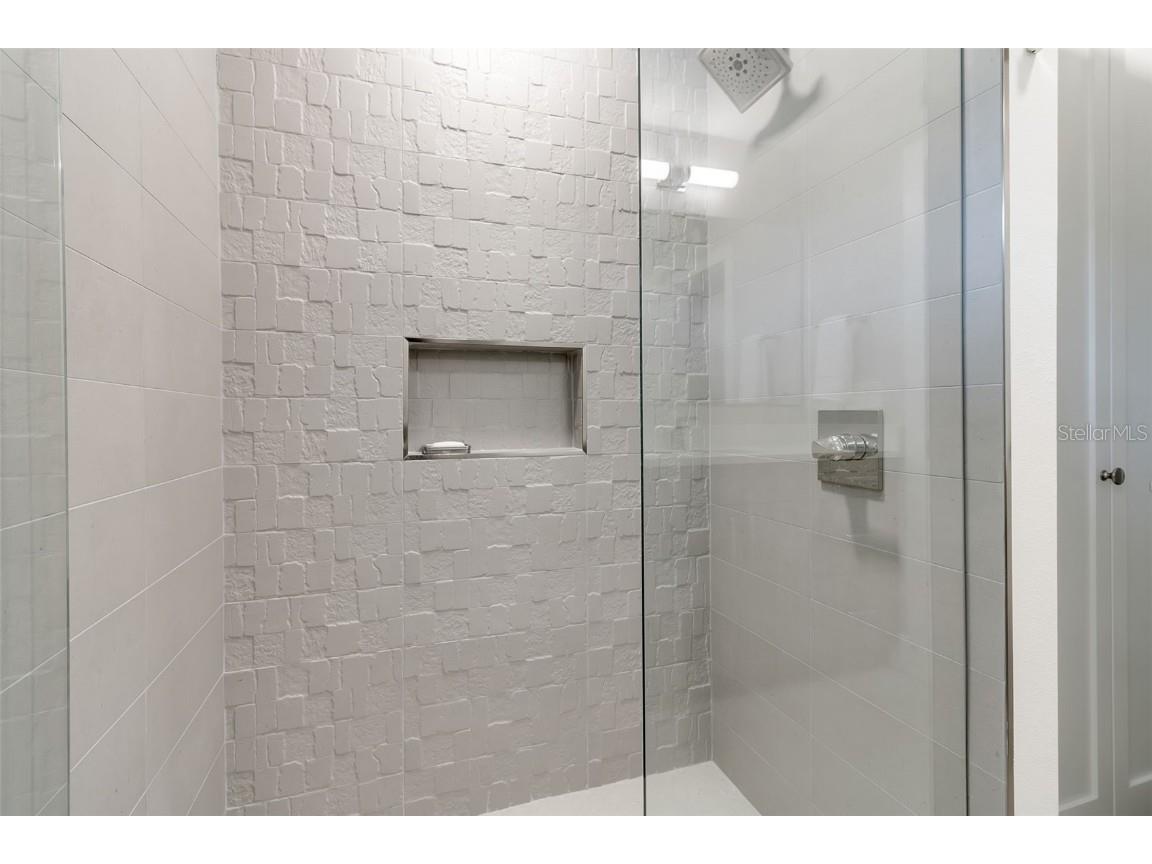 1621 Pine Bay Drive Sarasota FL 34231 A4663412 image38