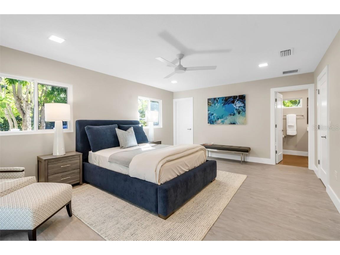 1621 Pine Bay Drive Sarasota FL 34231 A4663412 image40