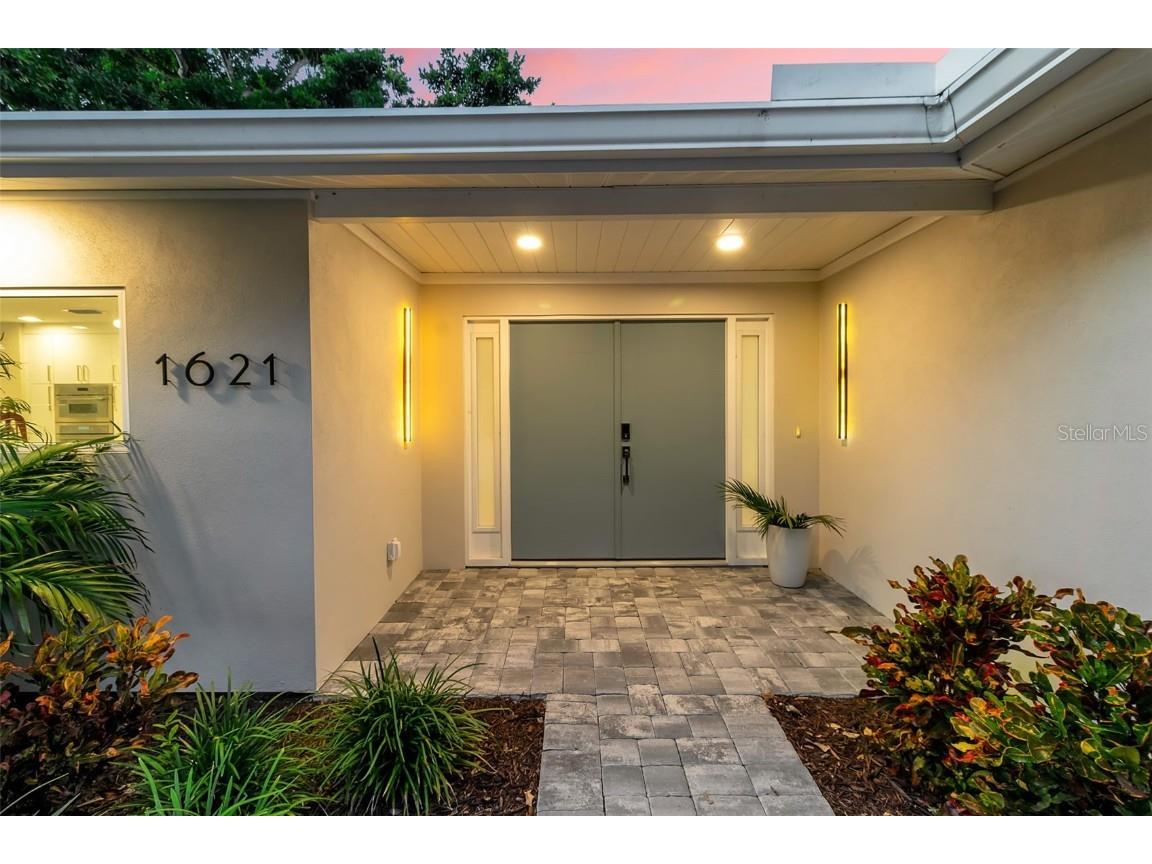 1621 Pine Bay Drive Sarasota FL 34231 A4663412 image8