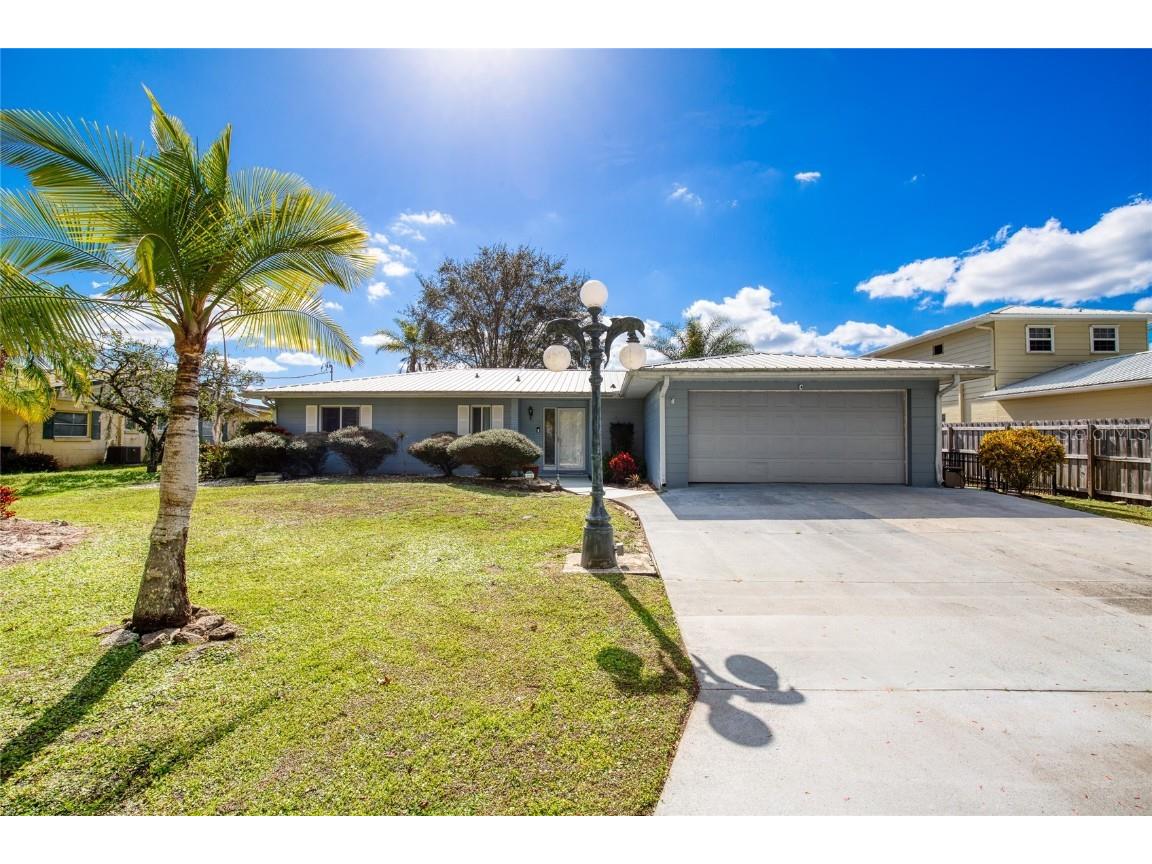 1621 Spring Garden Drive Astor FL 32102 - ST. JOHNS RIVER V4928602 image1