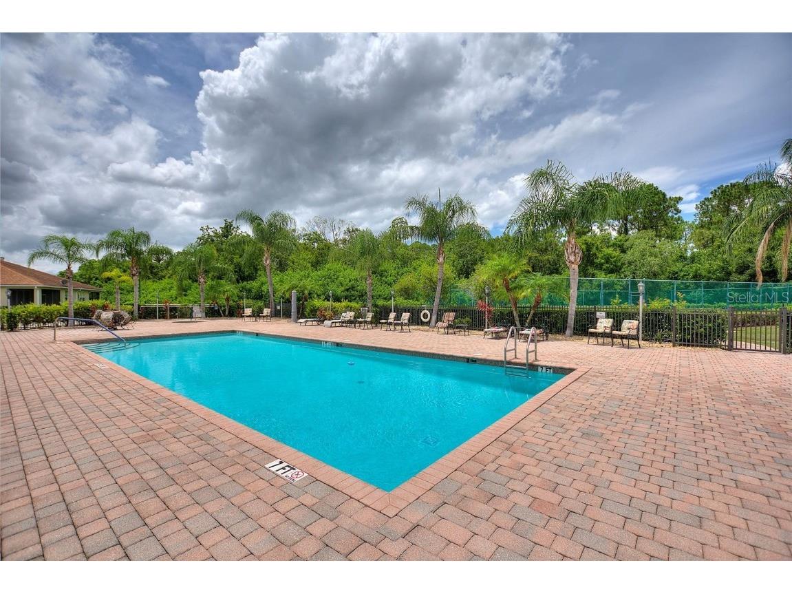 1621 Vienna Square Drive, Winter Haven, FL, 33884 MLS P4929277