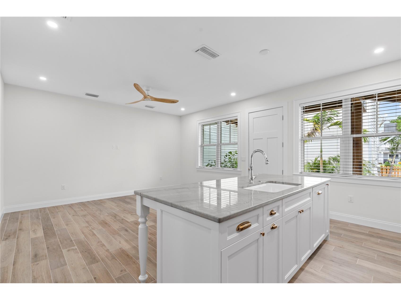 1623 31st Avenue N Saint Petersburg FL 33713 TB8513567 image8