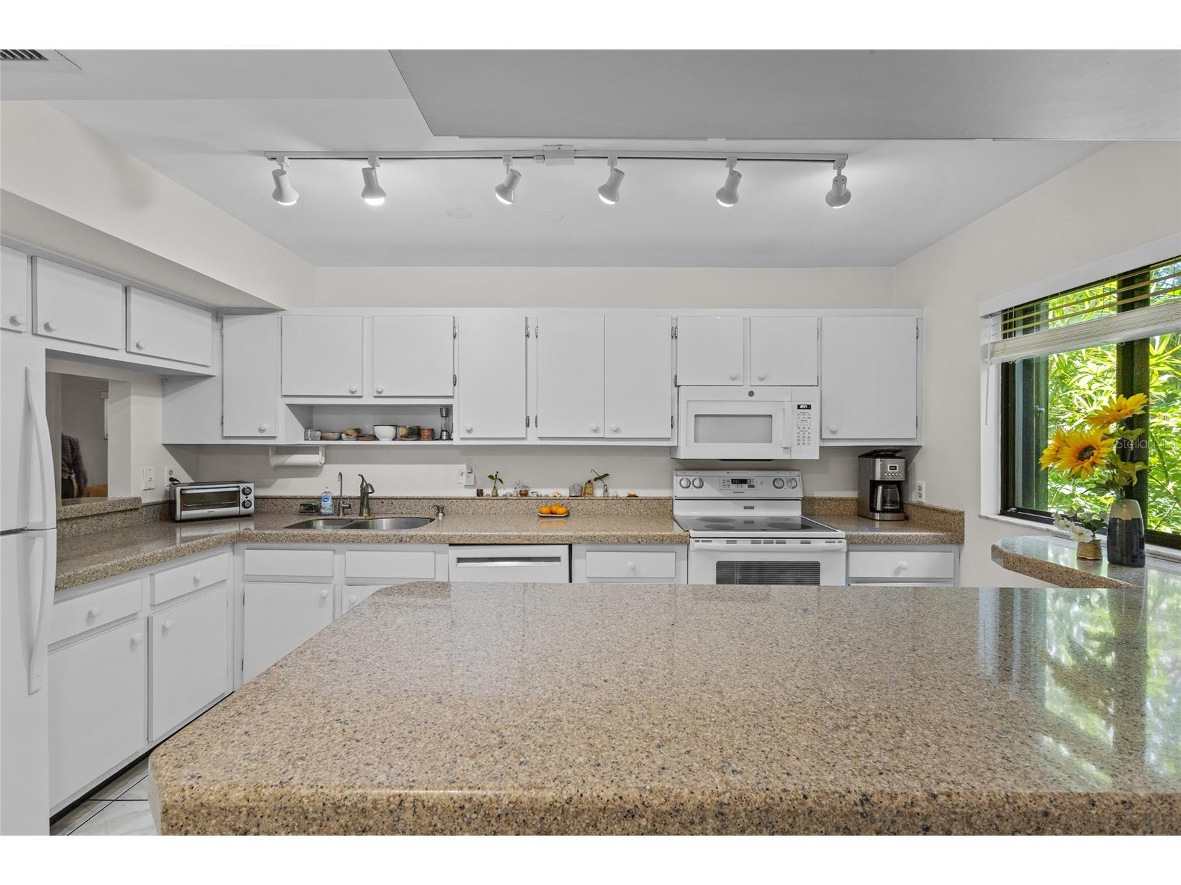 1623 Pelican Cove Road #122 Sarasota FL 34231 - SARASOTA BAY A4692564 image5