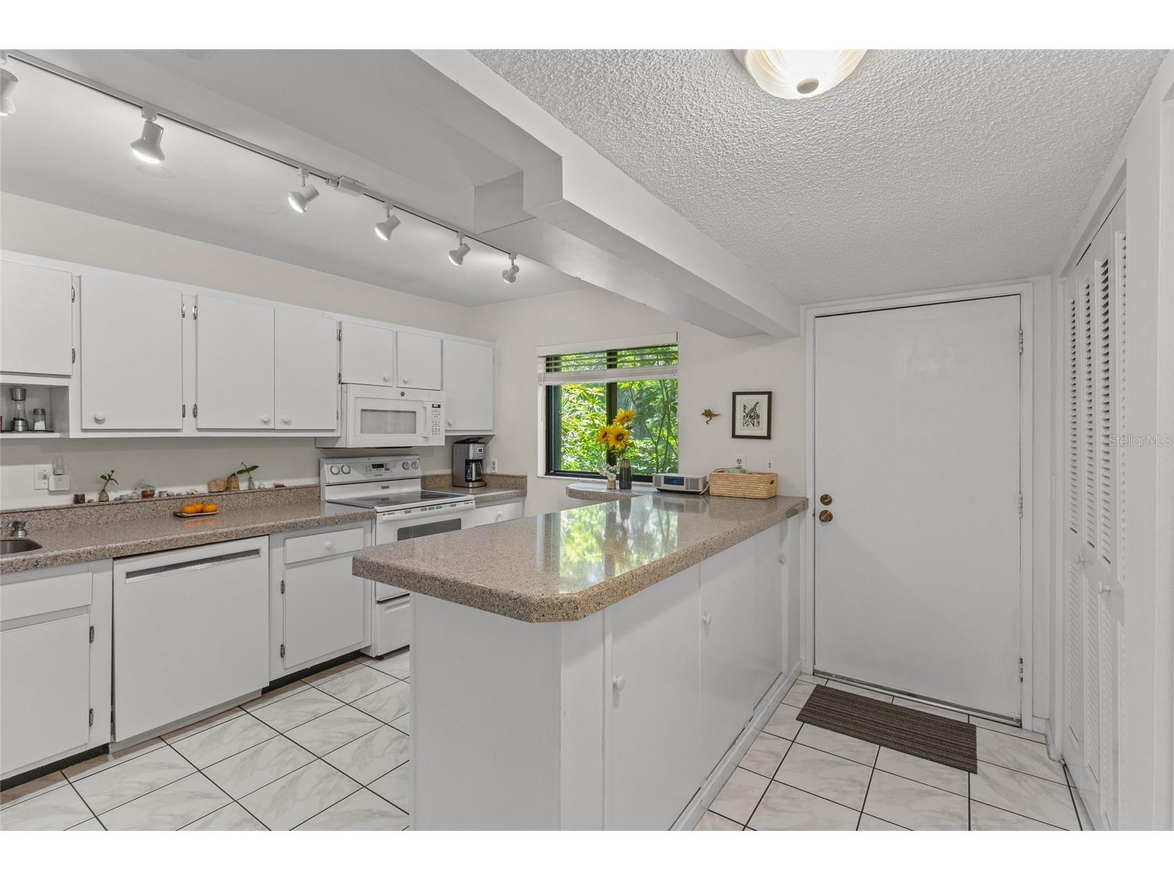 1623 Pelican Cove Road #122 Sarasota FL 34231 - SARASOTA BAY A4692564 image6
