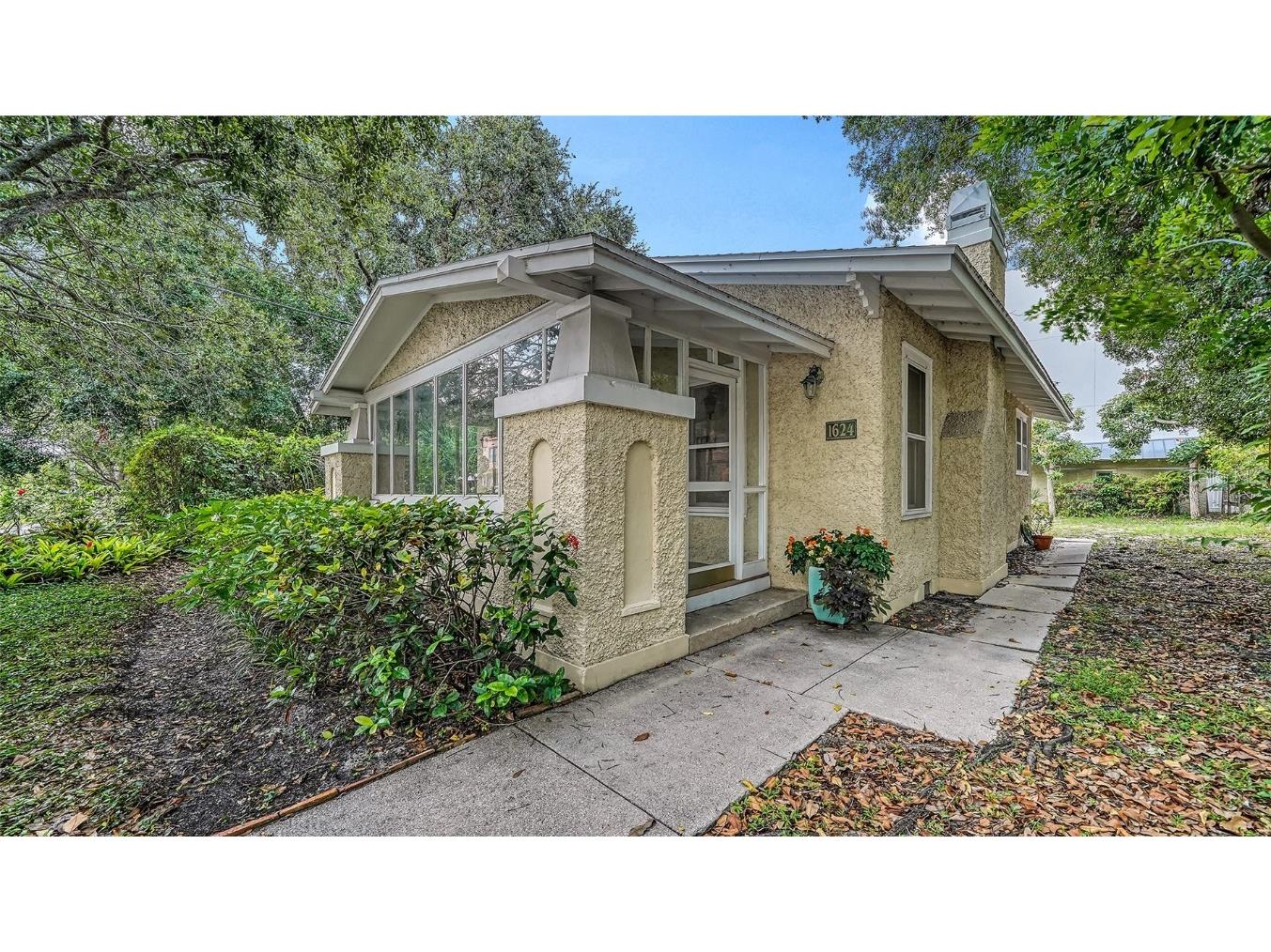 1624 Oak Street Sarasota FL 34236 A4581027 image1