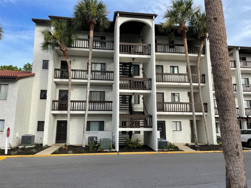 1624 Stickney Point Road #308 Sarasota FL 34231 - ROBERTS BAY A4575986 image1