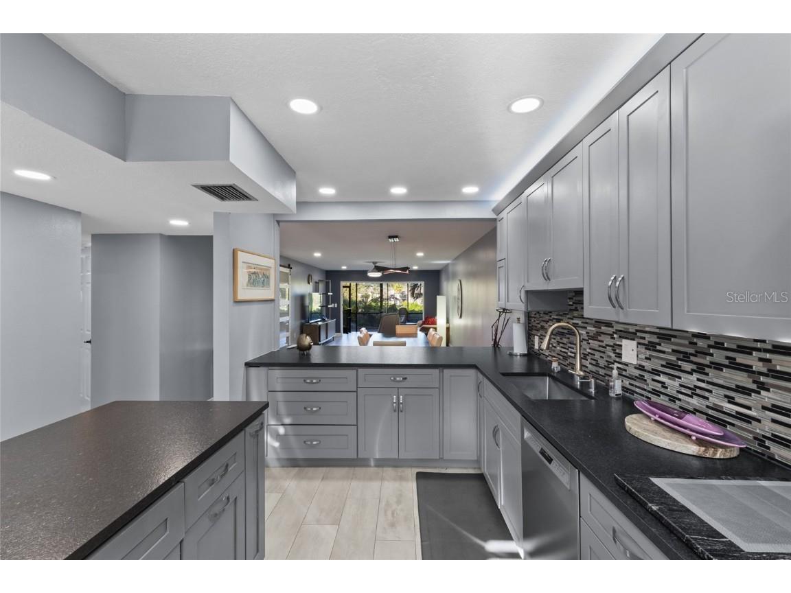 1627 Boathouse Circle #127 Sarasota FL 34231 A4667413 image8