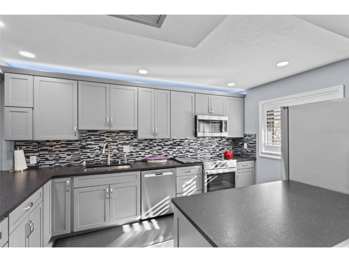 1627 Boathouse Circle #127 Sarasota FL 34231 A4667413 image9