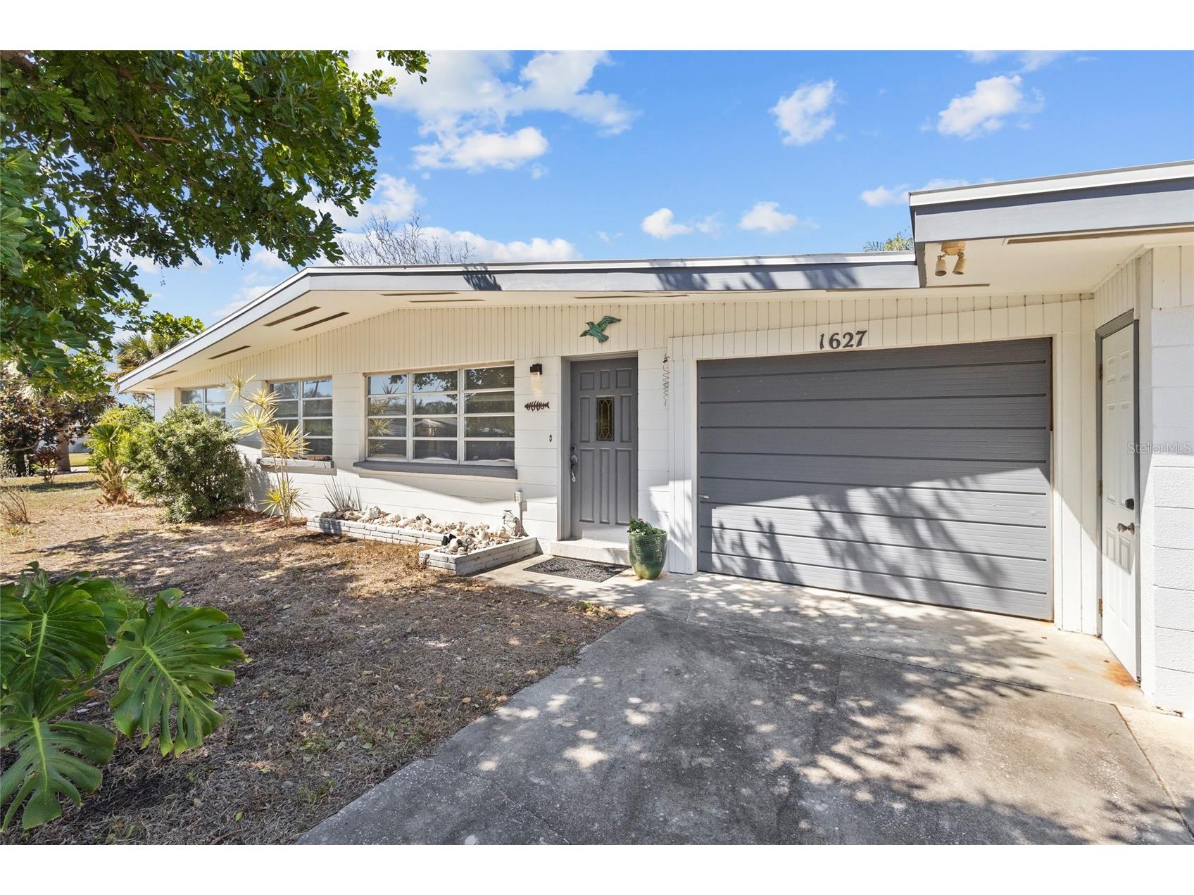 1627 Dunmore Way Sarasota FL 34231 - SARASOTA BAY A4683994 image1