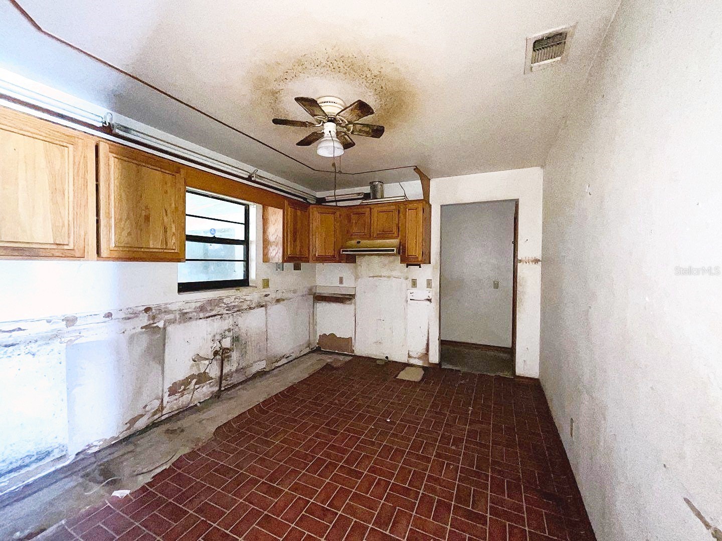 1627 Saxon Boulevard Deltona FL 32725 O6404918 image2