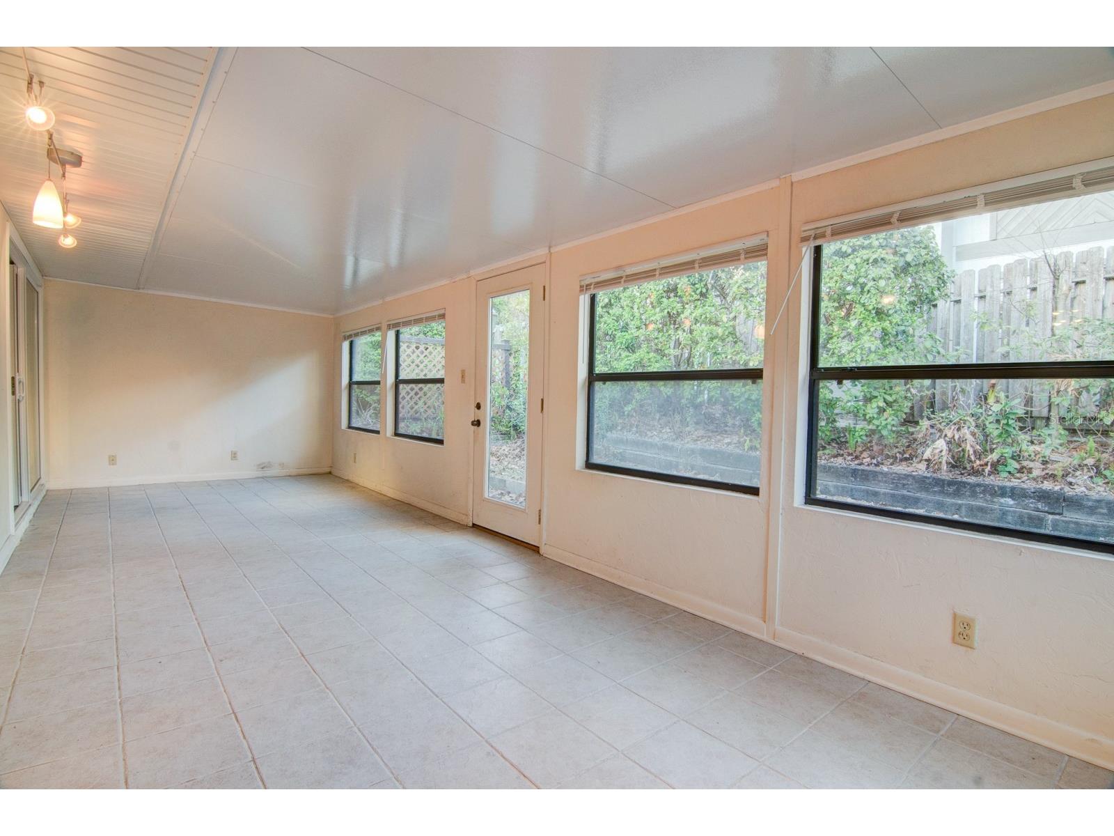 1628 NW 19th Circle Gainesville FL 32605 GC537932 image21