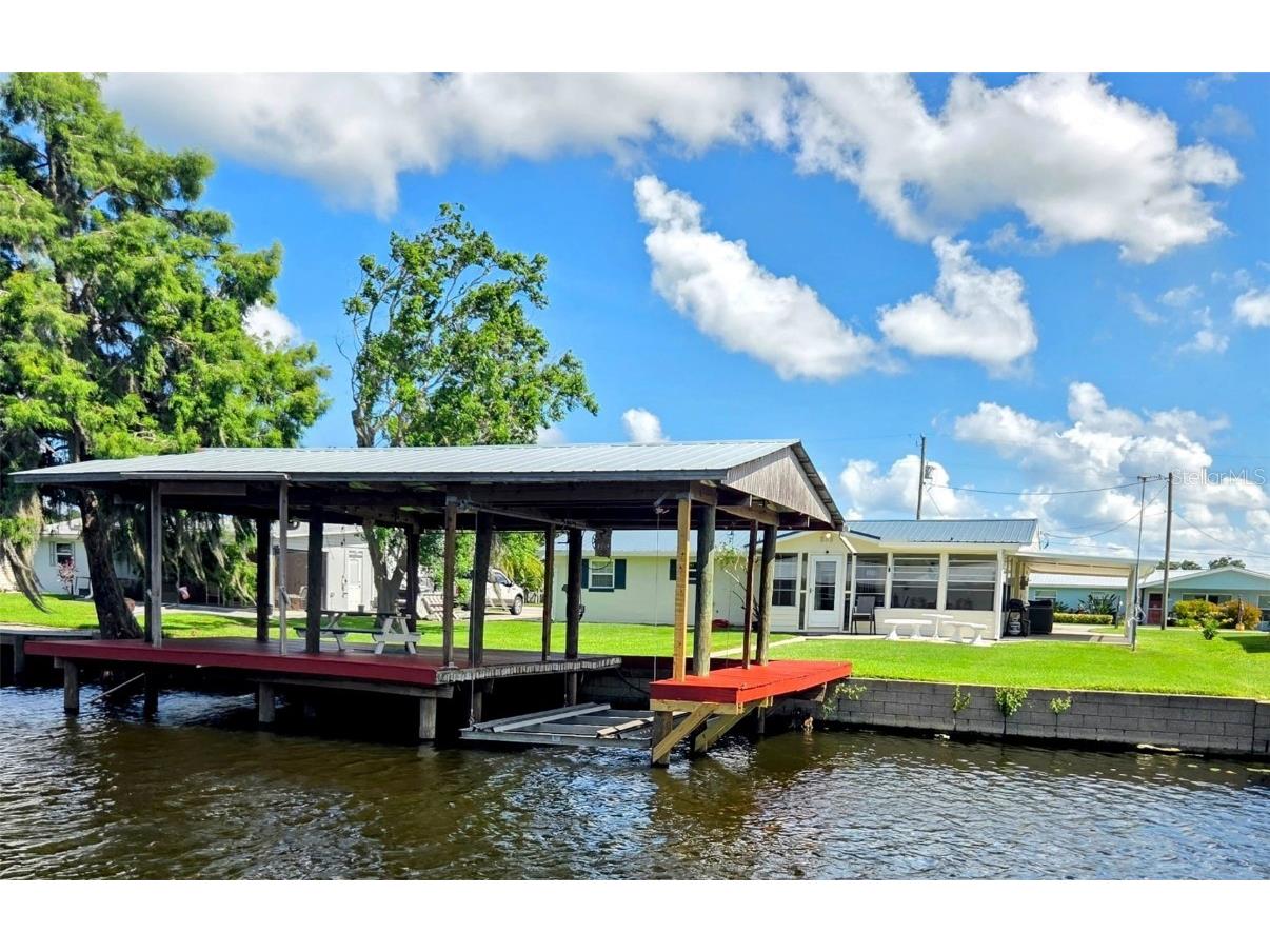 1628 Paradise Lane Astor FL 32102 - ST. JOHN'S RIVER V4933998 image1