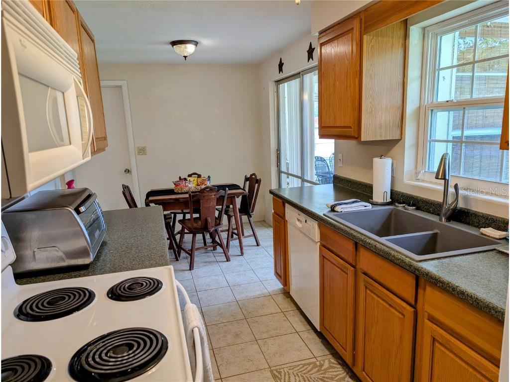 1628 Paradise Lane Astor FL 32102 - ST. JOHN'S RIVER V4933998 image8