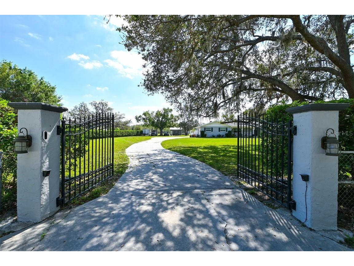 16280 Winburn Drive Sarasota FL 34240 A4561999 image1