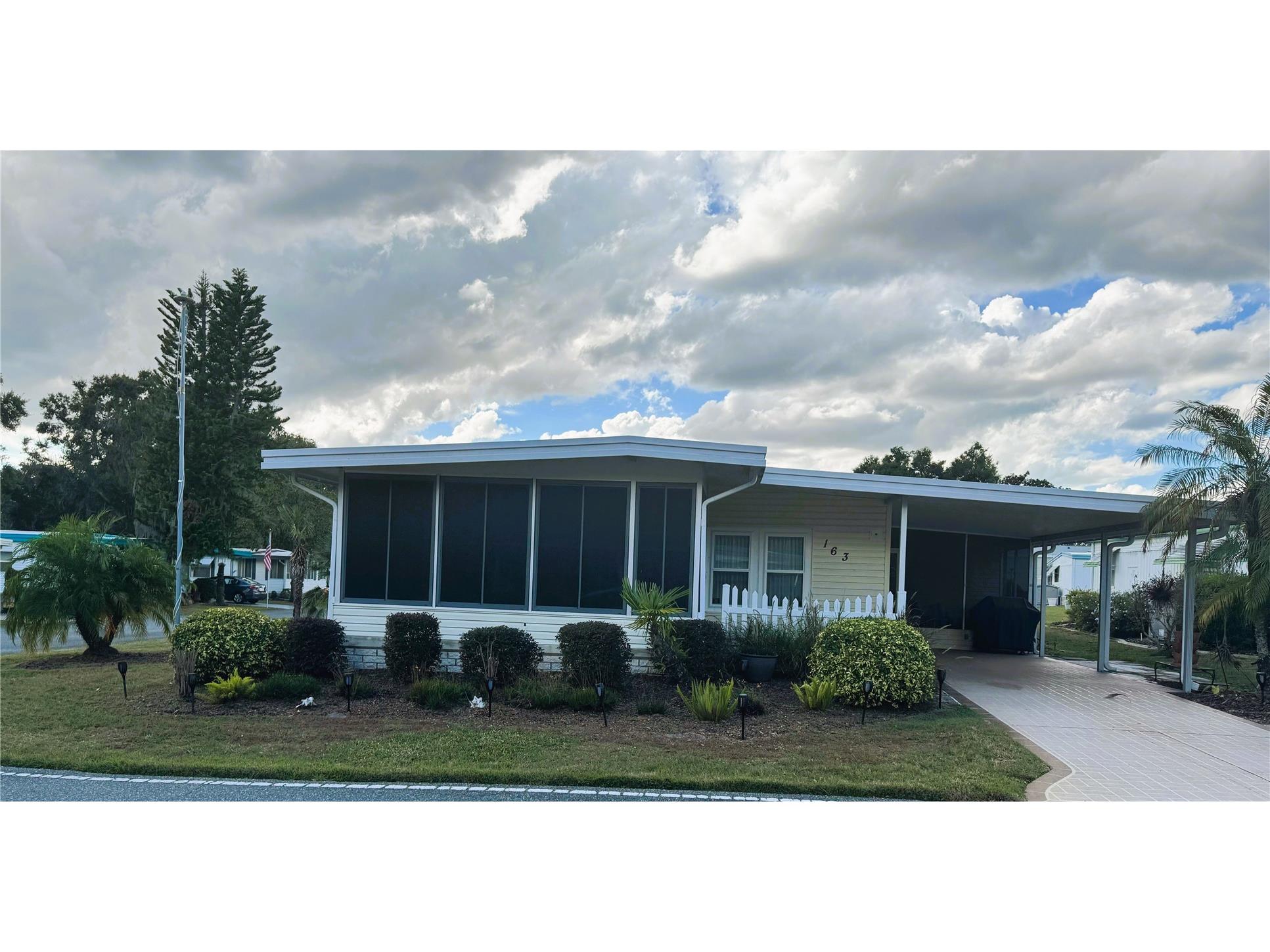 163 Royal Palm Drive Leesburg FL 34748 R4910192 image1