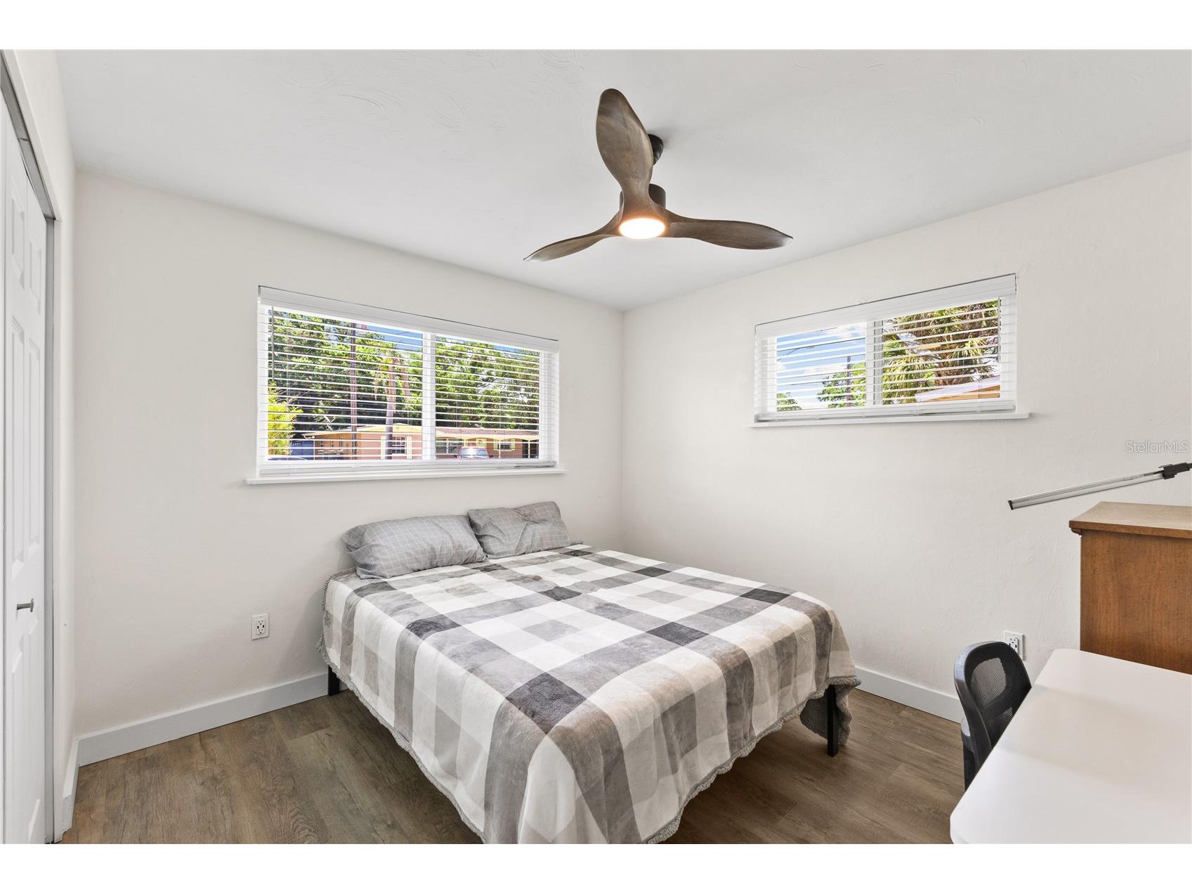 163 Sunway Avenue Sarasota FL 34237 A4664229 image21