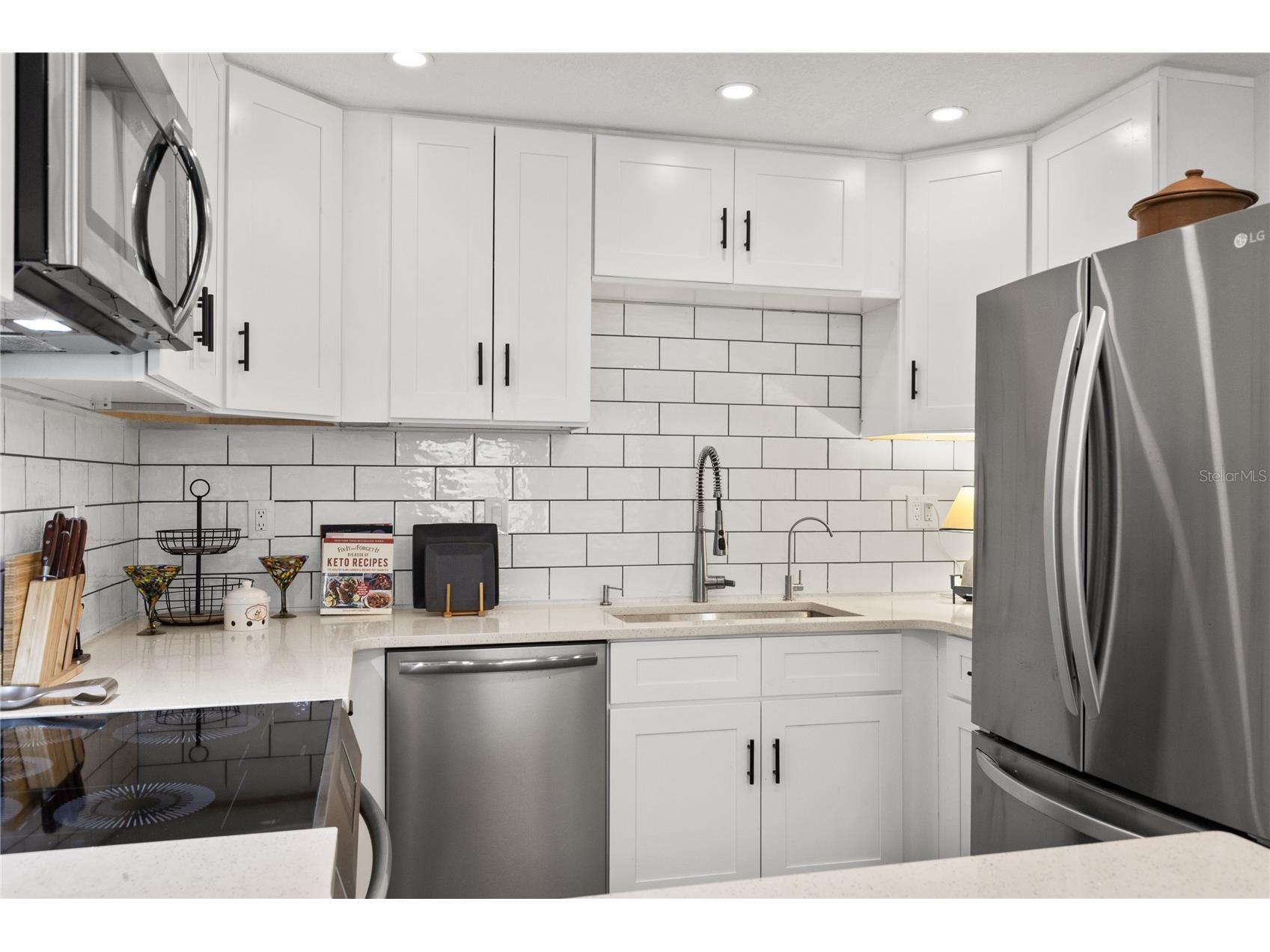 163 Sunway Avenue Sarasota FL 34237 A4664229 image7