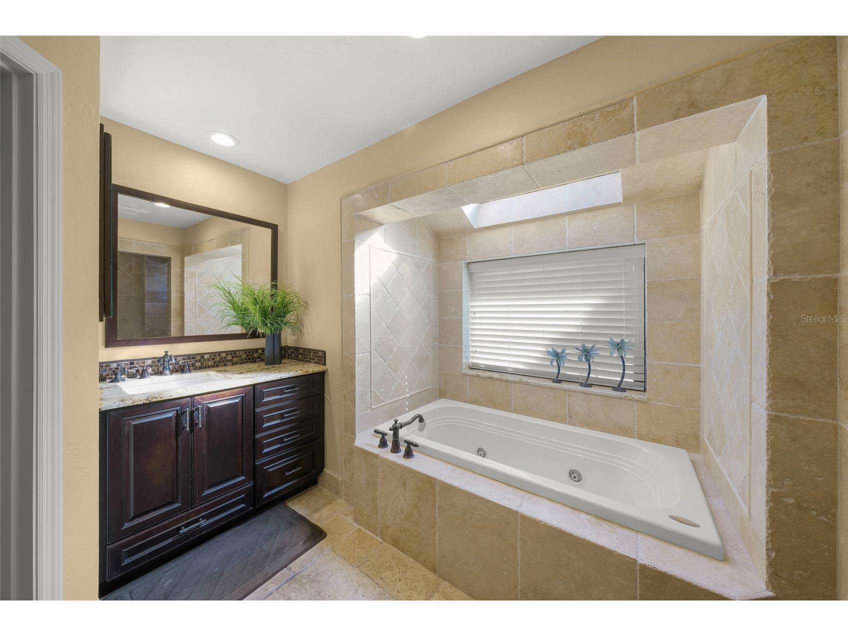 1634 N Lodge Drive Sarasota FL 34239 A4681996 image25