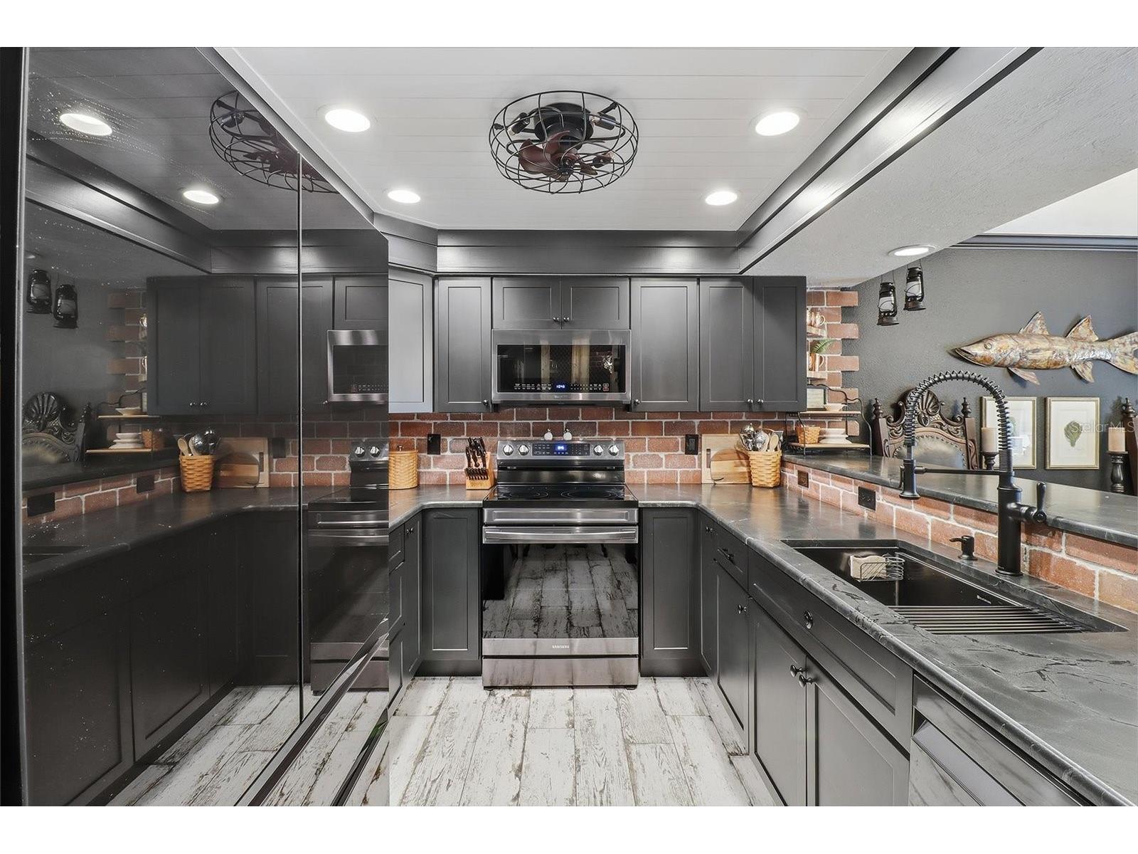 1637 SE Paradise Circle #204 Crystal River FL 34429 TB8494856 image7