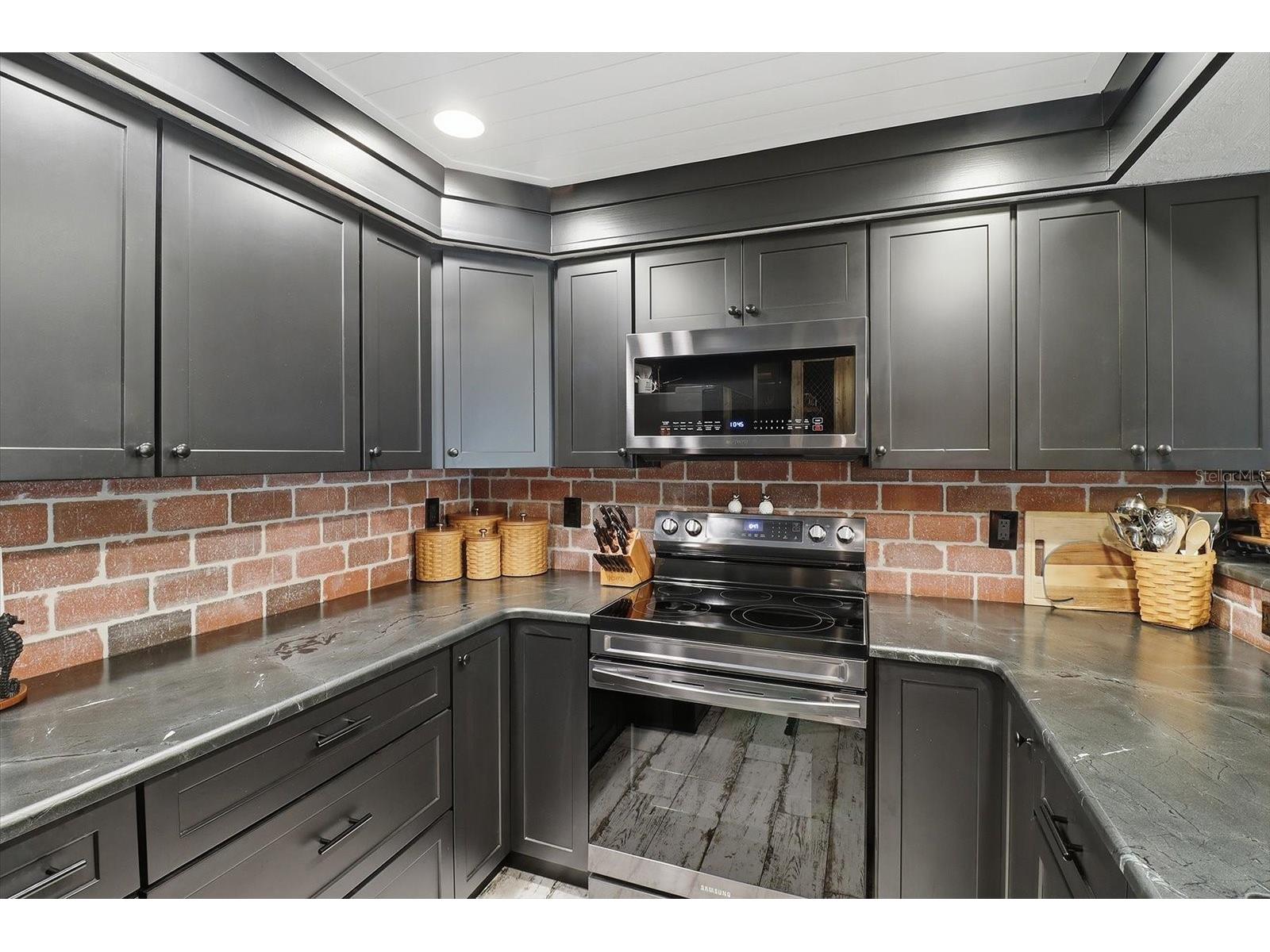 1637 SE Paradise Circle #204 Crystal River FL 34429 TB8494856 image8