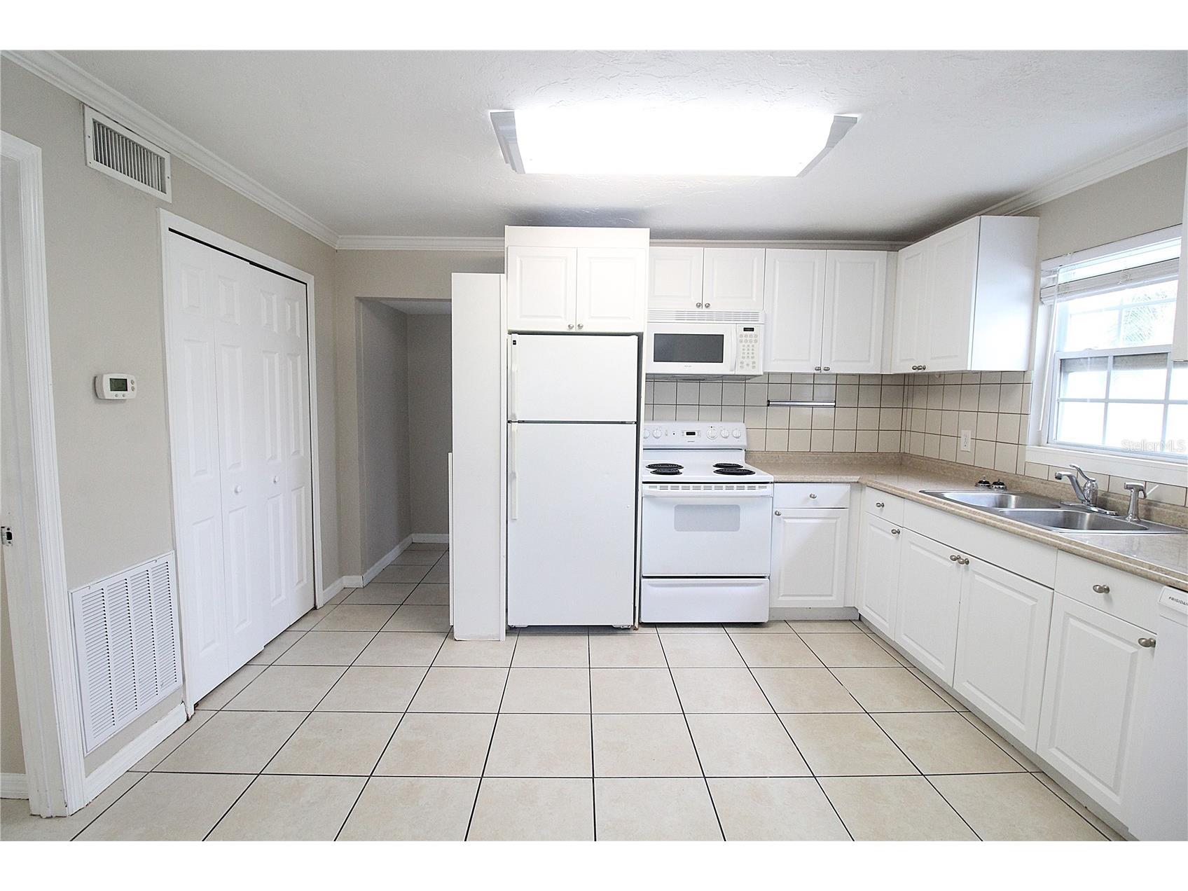 1638 Redwood Street #1 Sarasota FL 34231 A4692638 image3