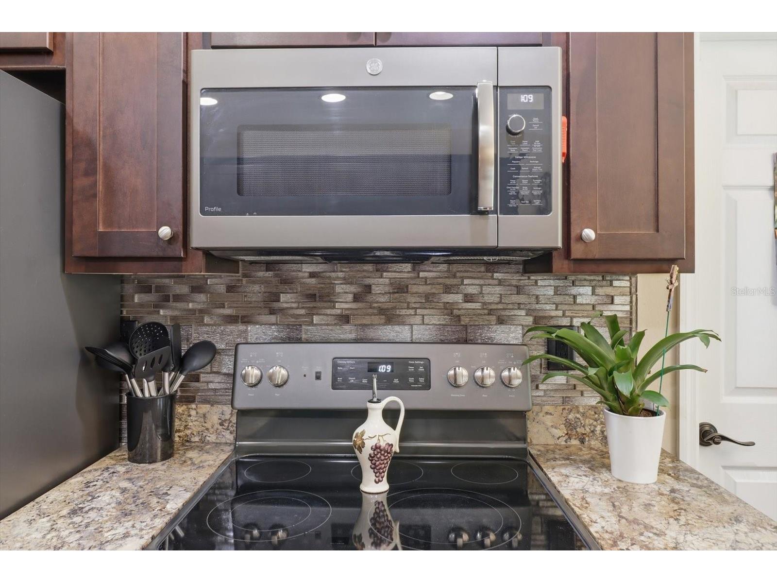 16389 Margot Road Weeki Wachee FL 34614 W7885078 image16