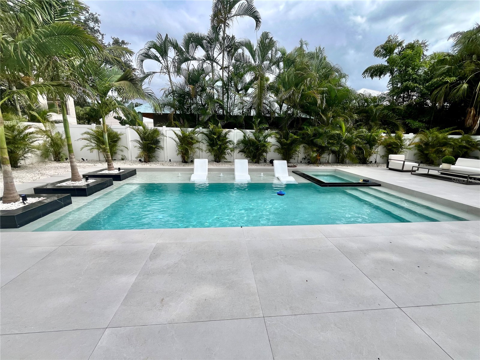 1640 Waldemere Street Sarasota FL 34239 A4685215 image2