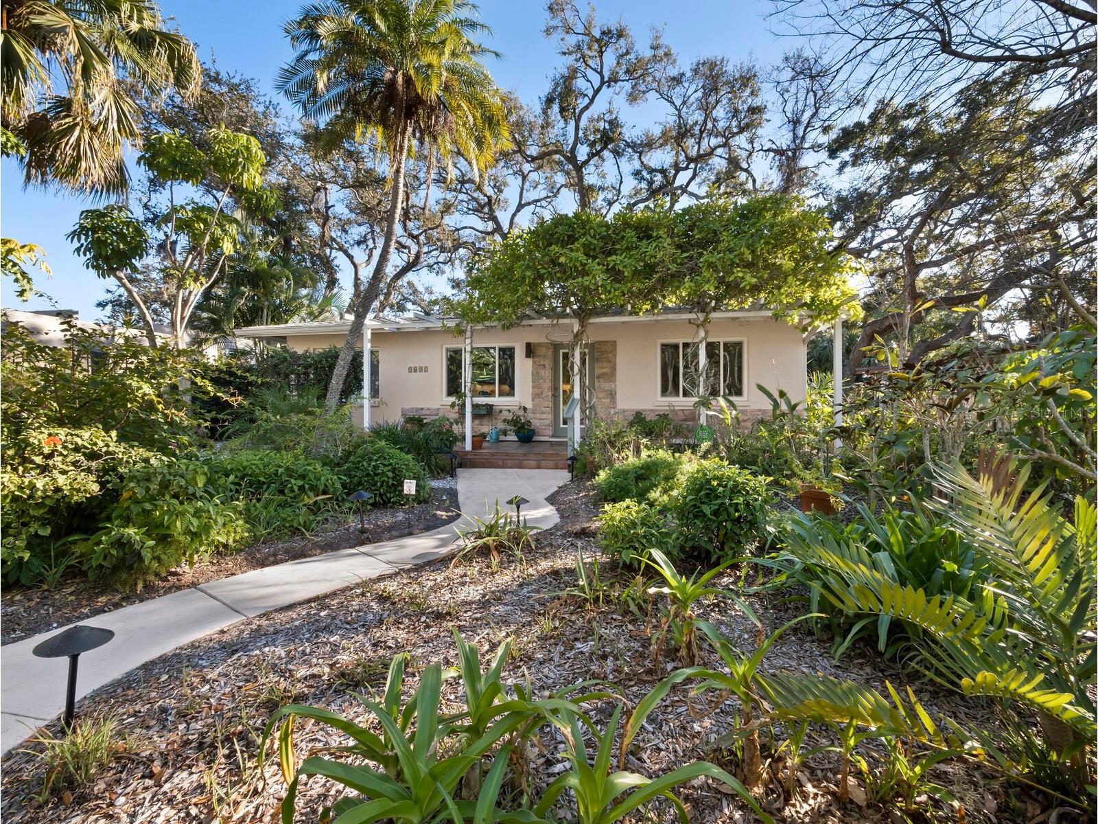 1642 Catalonia Lane Sarasota FL 34239 A4680904 image1