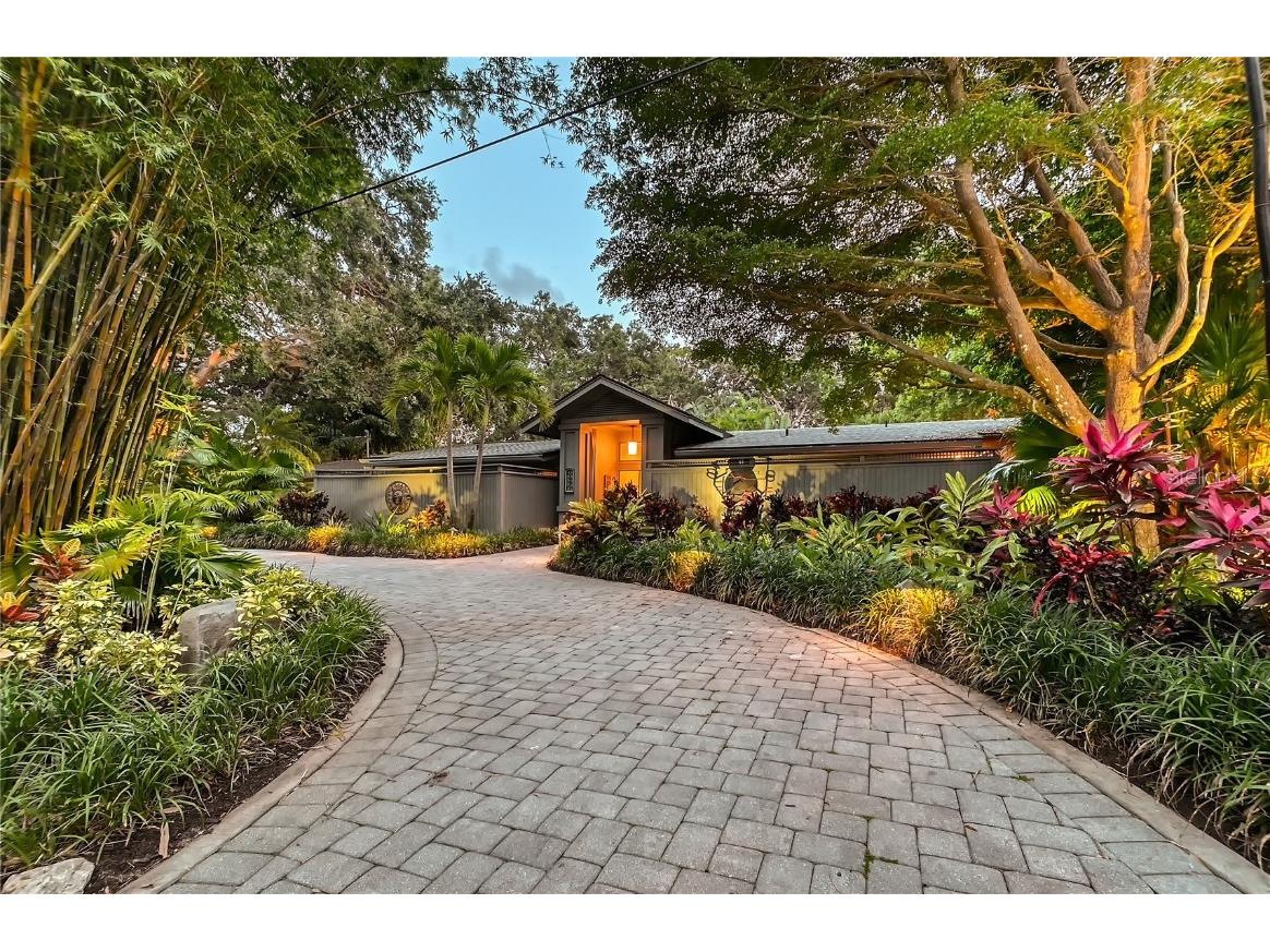 1642 Shoreland Drive Sarasota FL 34239 A4573241 image1