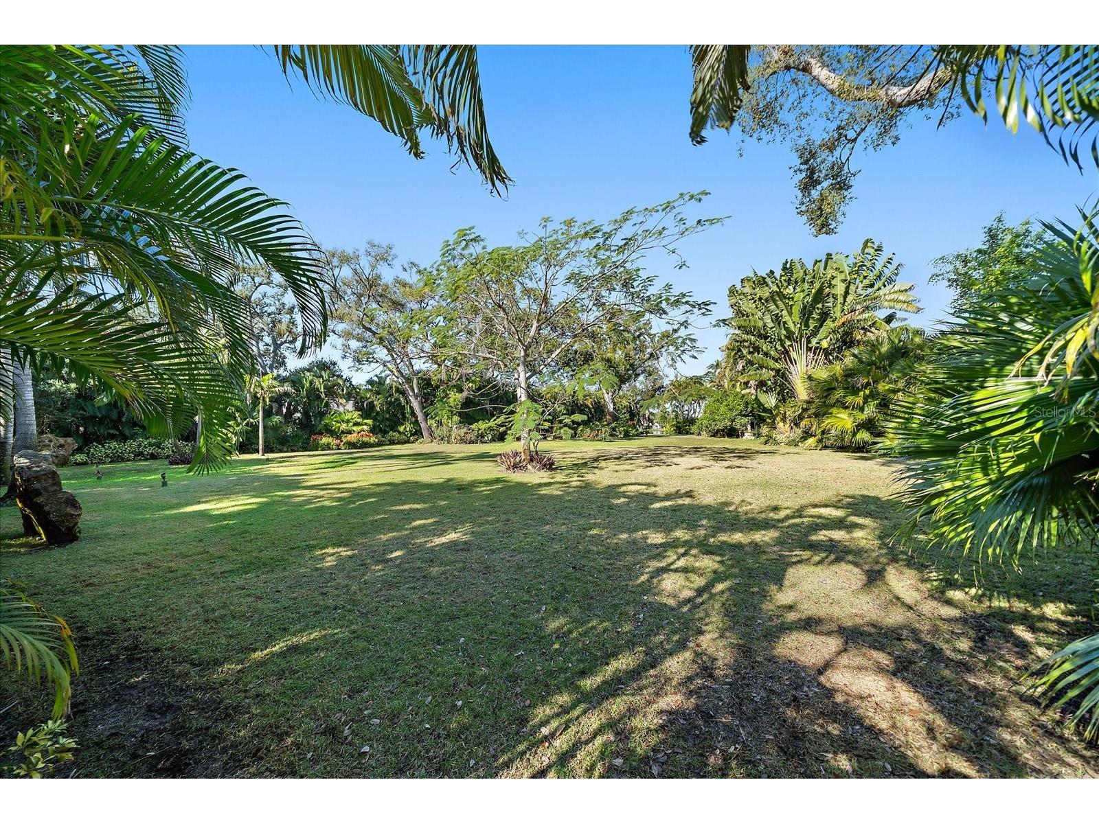 1643 S Lakeshore Drive Sarasota FL 34231 A4665522 image1