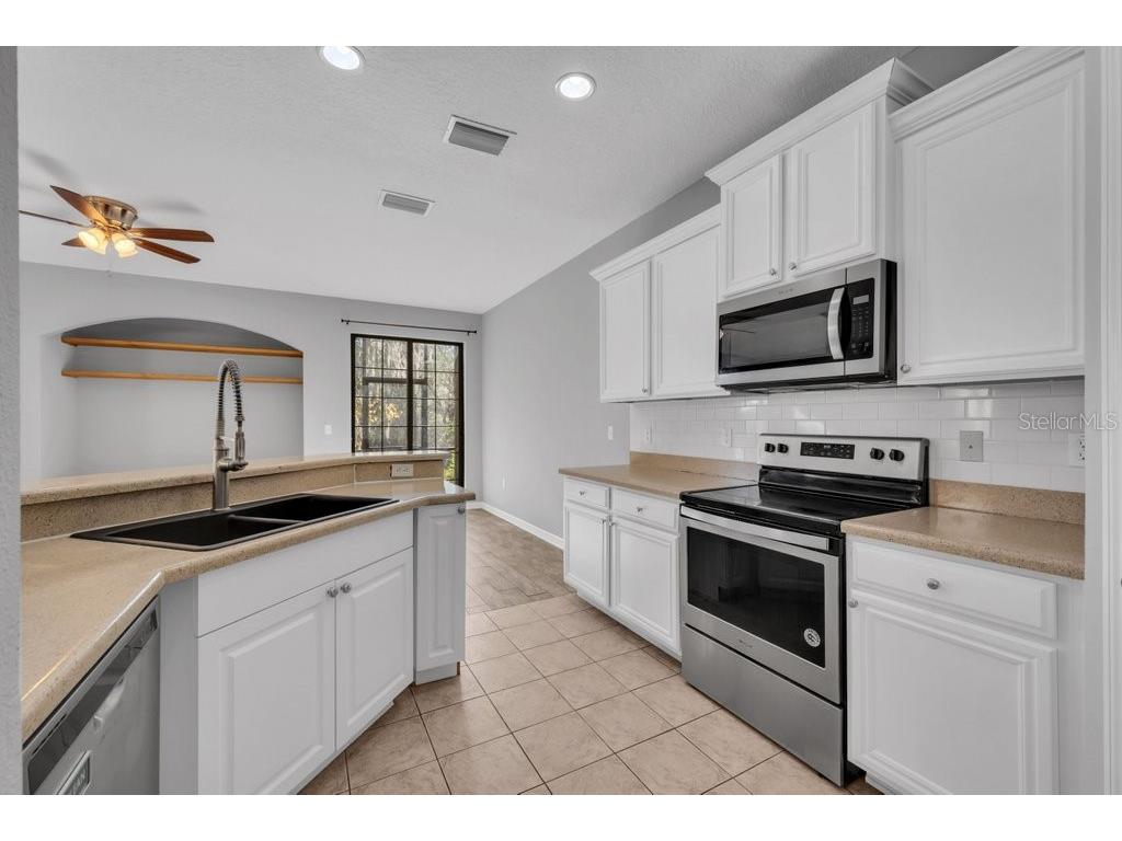 16431 Kingletridge Avenue Lithia FL 33547 TB8465011 image8