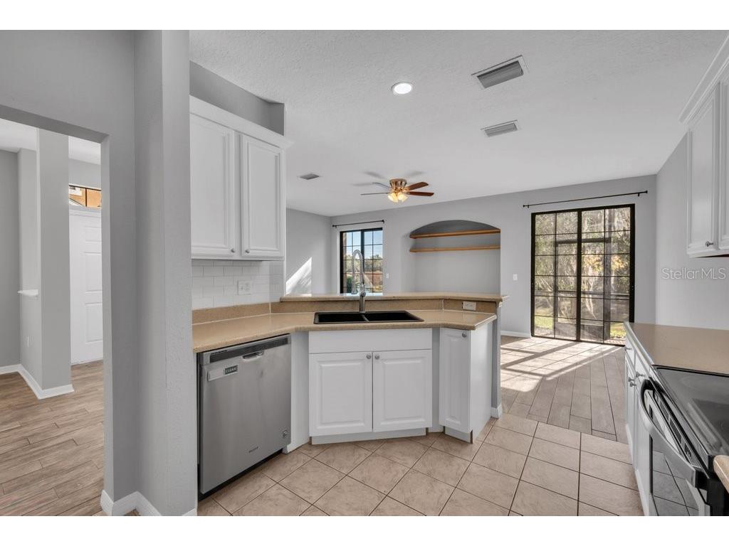 16431 Kingletridge Avenue Lithia FL 33547 TB8465011 image9