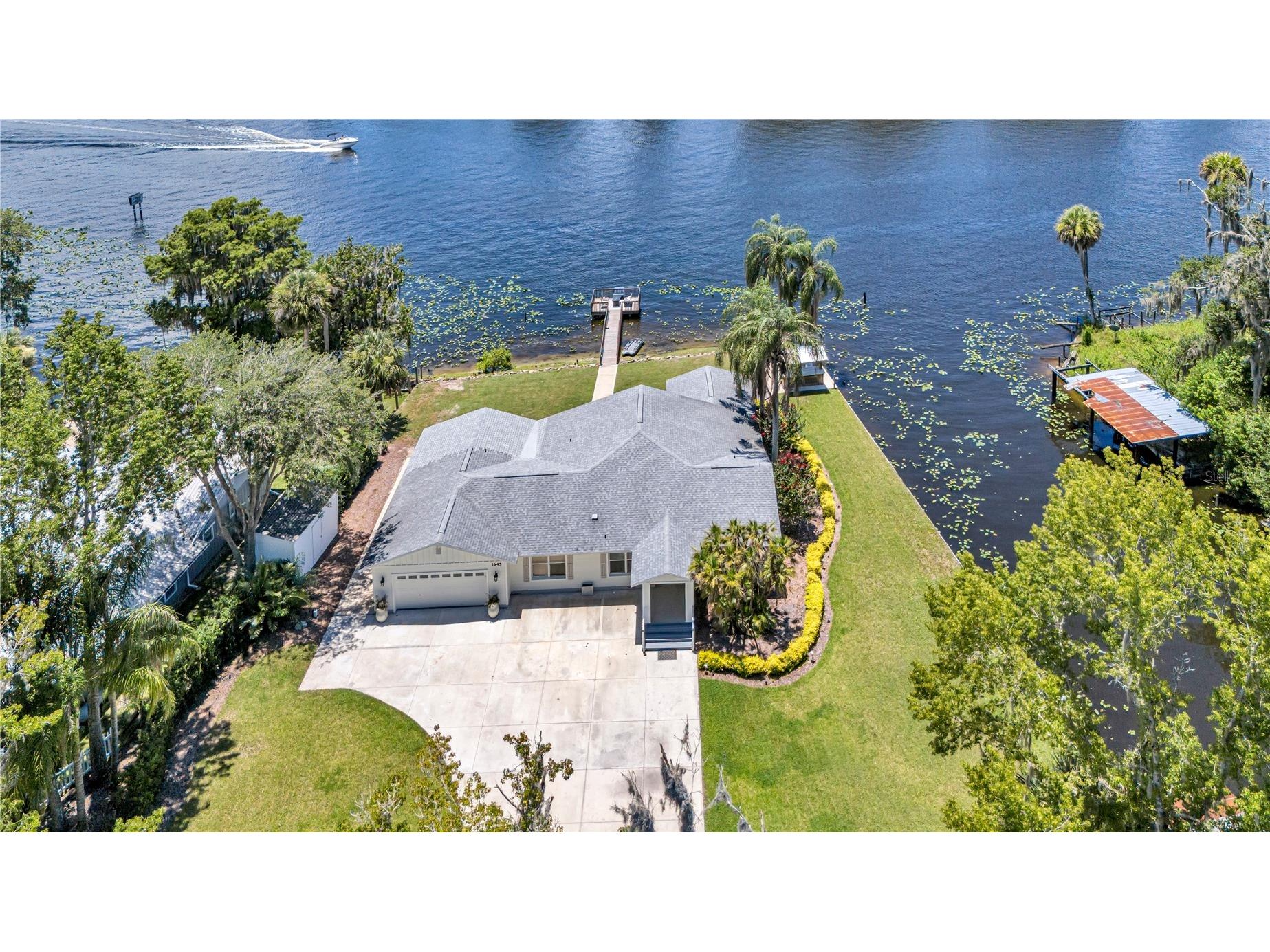1645 Spring Garden Drive Astor FL 32102 - ST JOHN'S RIVER R4911451 image1