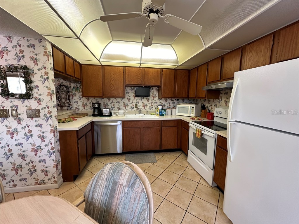 1647 Brookhouse Court #246 Sarasota FL 34231 A4610550 image2