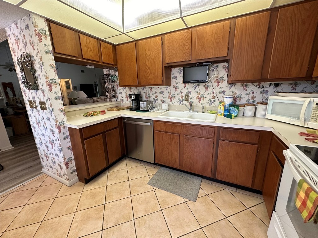 1647 Brookhouse Court #246 Sarasota FL 34231 A4610550 image3