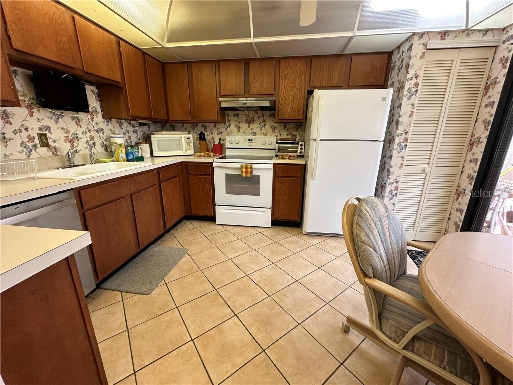 1647 Brookhouse Court #246 Sarasota FL 34231 A4610550 image4
