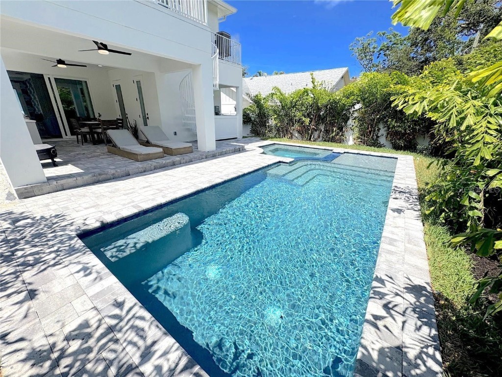 1647 Siesta Drive Sarasota FL 34239 A4672643 image11