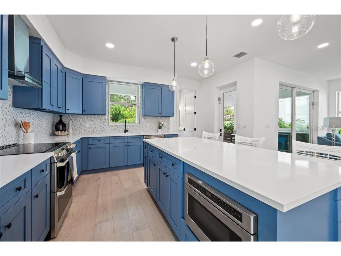 1647 Siesta Drive Sarasota FL 34239 A4672643 image15