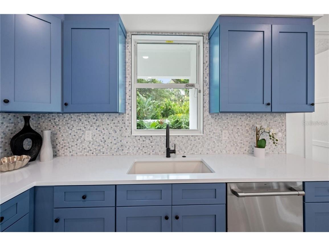 1647 Siesta Drive Sarasota FL 34239 A4672643 image17