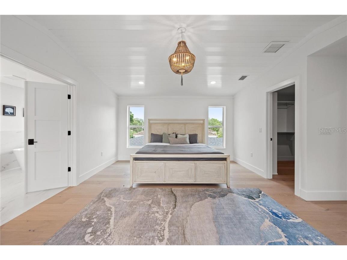 1647 Siesta Drive Sarasota FL 34239 A4672643 image27