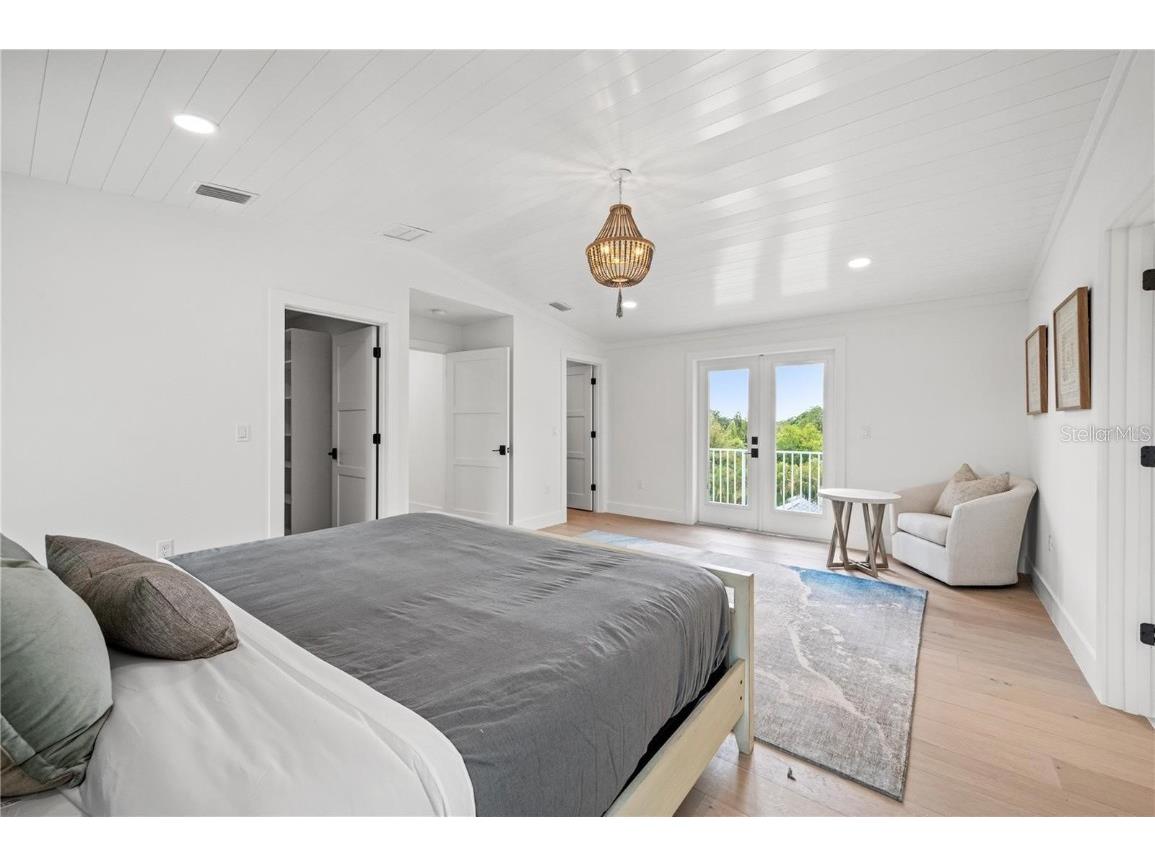 1647 Siesta Drive Sarasota FL 34239 A4672643 image28