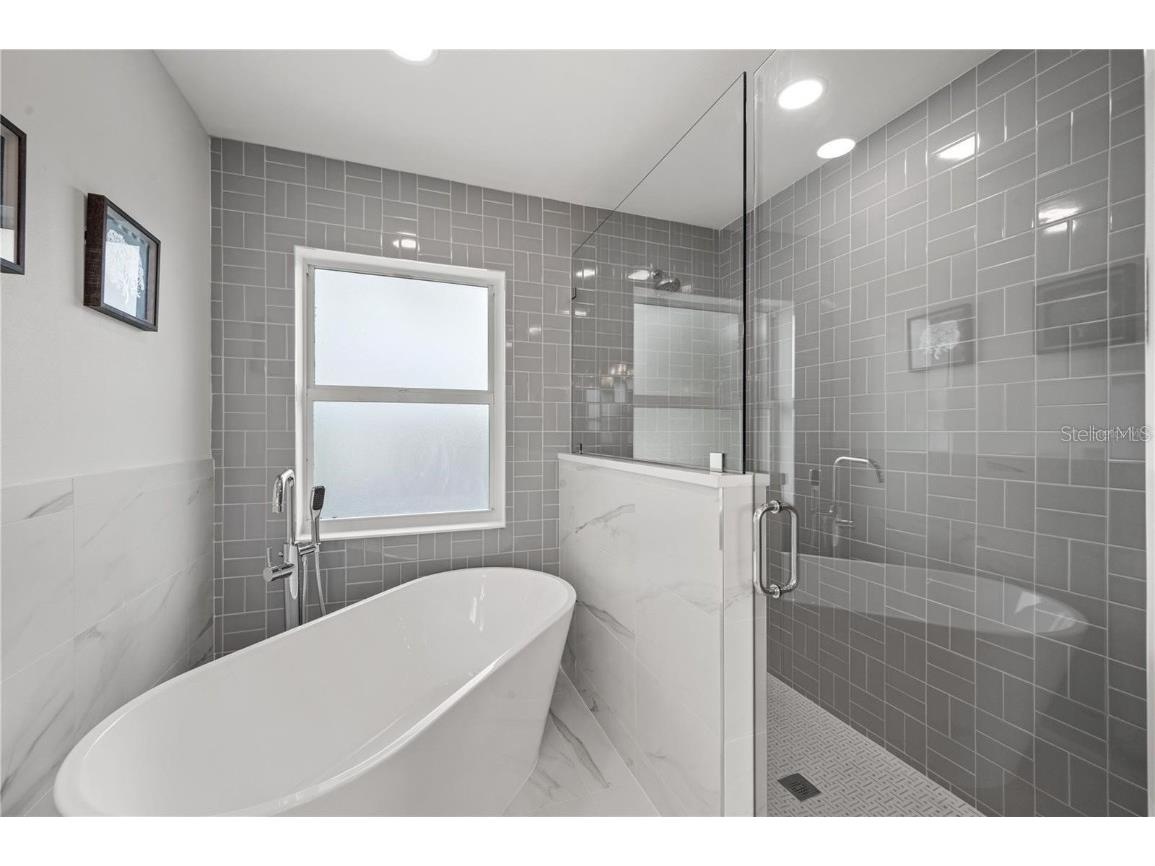 1647 Siesta Drive Sarasota FL 34239 A4672643 image31